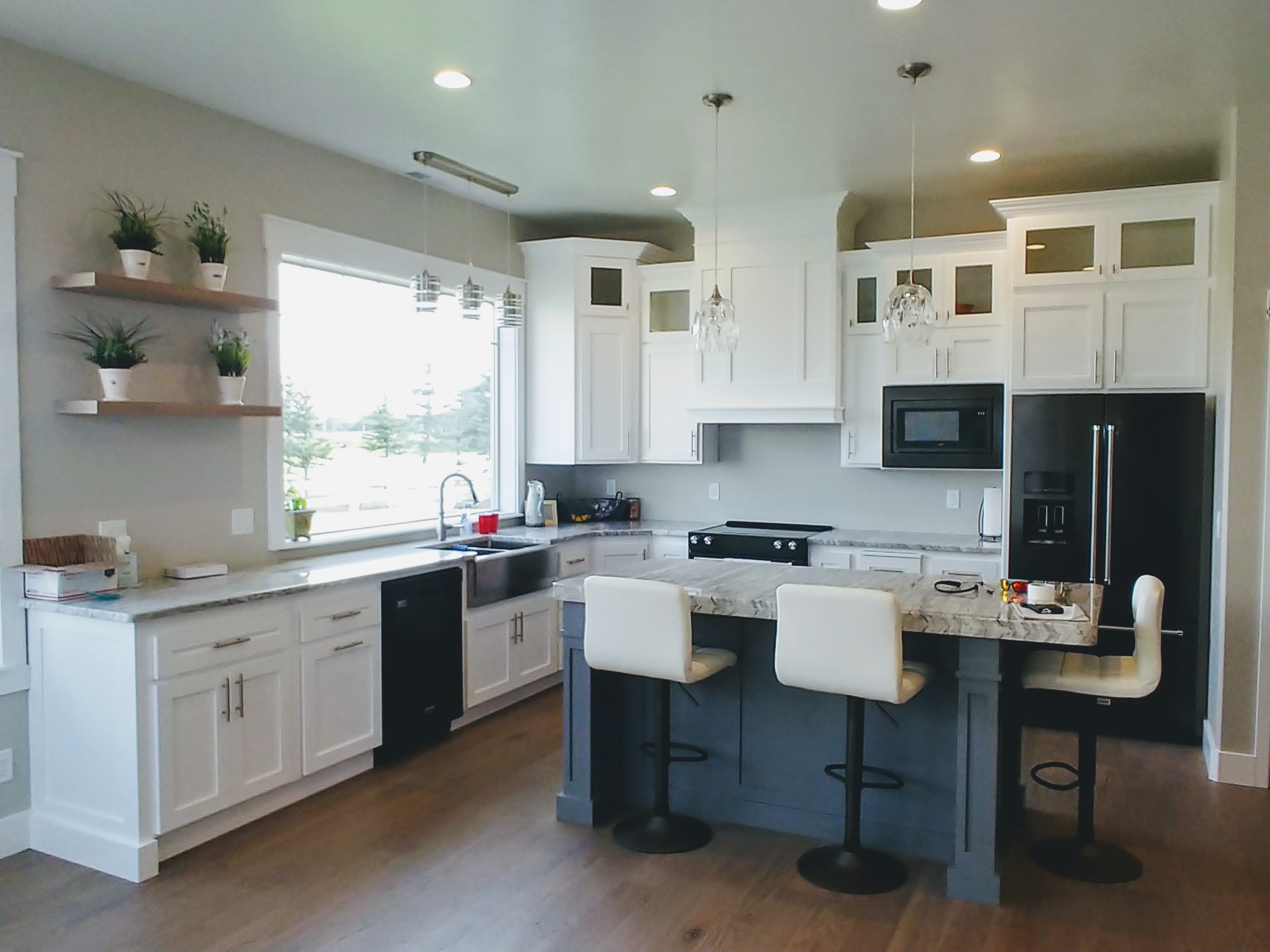 Home Zero Center Floating Shelf